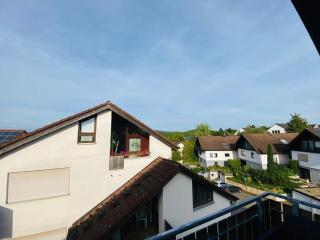 2 Zimmer DG Wohnung mit EBK und großem Balkon! - Flein - 0