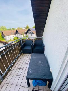 2 Zimmer DG Wohnung mit EBK und großem Balkon! - Flein - 1