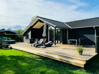 Classic Cottage Near Forest And Beach In Grenaa - Grenå - 0
