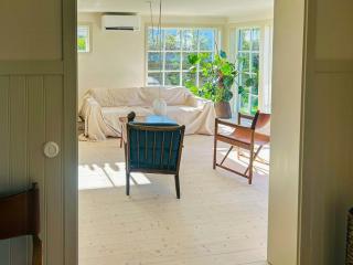 Cottage With Glass Porch By Apelviken Beach - Varberg - 1