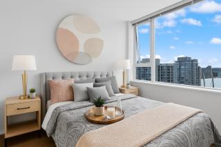 Contemporary 2 Bedroom Apartment with Open Living Space - Vancouver - 5