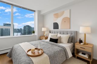 Contemporary 2 Bedroom Apartment with Open Living Space - Vancouver - 0