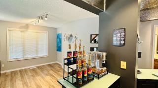 The Games House Retreat - 3 Bedrooms 3 Baths Sleeps 8, Free Parking - Calgary - 3
