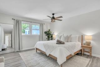 Coastal Pool Retreat Near Beach Downtown & Fun - Savannah - 8