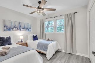 Coastal Pool Retreat Near Beach Downtown & Fun - Savannah - 5