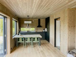 Cozy Cabin With View Over Åvedalsvannet - 2