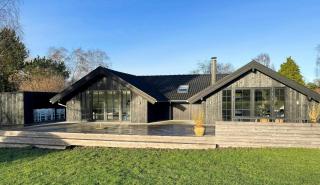 Modern Holiday Home With Views In Dronningmølle - Dronningmølle - 0