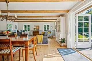 Classic Home In Peaceful Oasis - 2