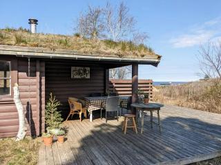 Peaceful Log Cabin With Turf In Raageleje - Vejby - 2