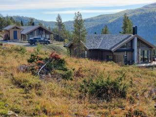 Experience Mountain Magic At Bringsfjellet - Lalm - 1