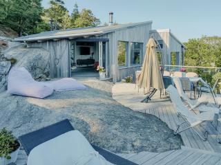 Modern Cabin On Rock At Kjerringvik - 2