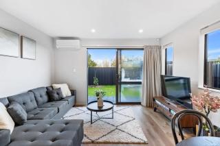 Relaxing 4BR Townhouse in Family-Friendly Area - Auckland - 0