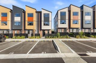 Relaxing 4BR Townhouse in Family-Friendly Area - Auckland - 6