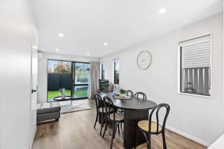 Relaxing 4BR Townhouse in Family-Friendly Area - Auckland - 4