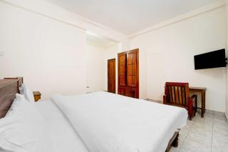 Collection O Pathanamthitta Near Mahatma Gandhi Statue - Pathanāmthitta - 3