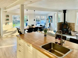 Modern Cottage Near North Zealands Beaches - - 1