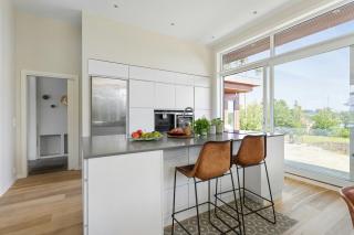 Spacious Cabin On Car-Free Island With View - 5