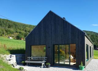 Architect-Designed Cabin With Beach Nearby - Lensvik - 3