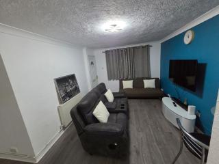 3 Bedroom Flat - Colchester- Train Station - Close to Town - 3