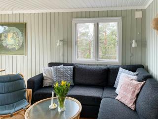 Charming 1970S Cabin At Risør, Øysang - 3