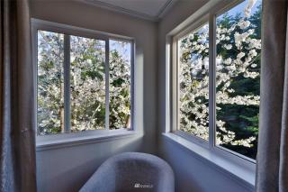 Spacious Central Kirkland Gem with Deck Near Google - 9