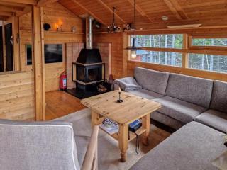 Tree House Amidst The Tranquillity Of The Forest - - 2