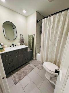 The Trenton Two 2BR Peaceful Oasis with Patio - Trenton - 6