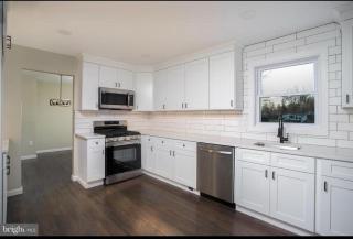 The Trenton Two 2BR Peaceful Oasis with Patio - Trenton - 3