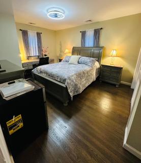 The Trenton Two 2BR Peaceful Oasis with Patio - Trenton - 2