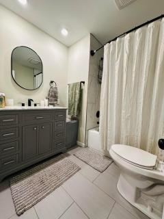 The Trenton Two 2BR Peaceful Oasis with Patio - Trenton - 1