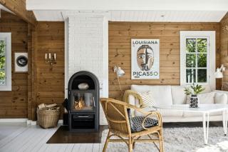 Wooden House With Nostalgia Near Beach - 6