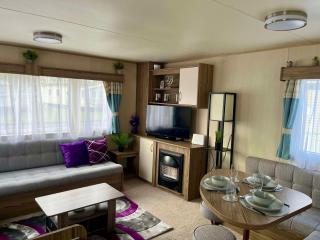 275 - Butlins Skegness, pet friendly and WiFi - Meadow Lakes Caravan & Lodge Hire - Ingoldmells - 0