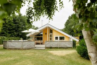 Home With Tranquility And Space For Play - 0