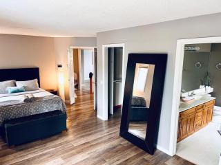 The Games House Retreat - 3 Bedrooms 3 Baths Sleeps 8, Free Parking - Calgary - 9