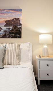 Cozy 3BR Home by Melb Airport, CBD & Watergardens - Sydenham - 0
