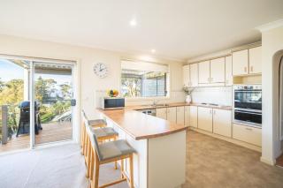 16 Grandview Cl - water views, air con and Wi-Fi - 1