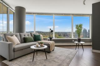 Cozy and Chic 2BR Home with Incredible Light and Views - Vancouver - 3