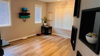 The Games House Retreat - 3 Bedrooms 3 Baths Sleeps 8, Free Parking - Calgary - 2