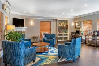 Elizabeth Oceanfront Suites, Ascend Hotel Collection - Newport - 2