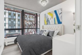 Urban 2BR Gem Close to BC Place and Downtown Core - Vancouver - 4