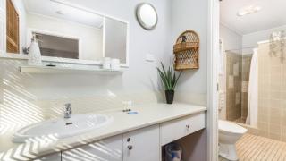 Bribie Beach House, Waterfront directly across the road - Solander Esp, Banksia Beach - 5