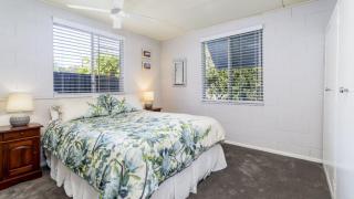 Bribie Beach House, Waterfront directly across the road - Solander Esp, Banksia Beach - 4