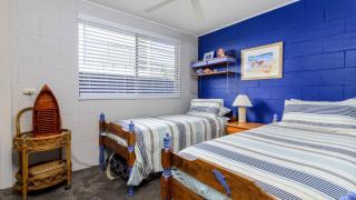 Bribie Beach House, Waterfront directly across the road - Solander Esp, Banksia Beach - 3