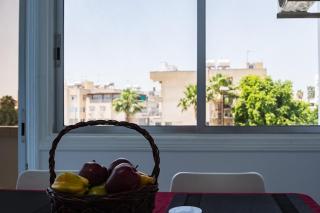 Central & Cozy Larnaca Suite - 5