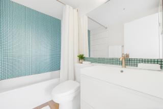 Central 2BR Unit in Walkable Yaletown Neighborhood - Vancouver - 1