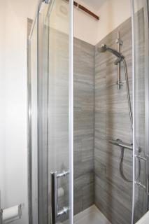 Five Bedroom House by Brookland Stays Serviced Accommodation Short Lets Coventry with Free WiFi - 4