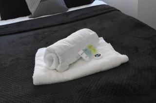 Stylish 5-Bedroom Coventry Home Sleeps 13, WiFi & Parking by Brookland Stays - Coventry - 2