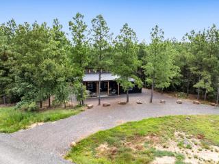 Whispering Retreat Sleeps 4 - Broken Bow - 2