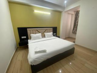 Hotel Fuchsia Stay - 0