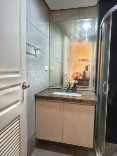 Condo w Balcony near MOA BS517 - Manila - 7